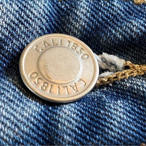 CABI Jean Shorts: High Rise Shorties w/ Black & White Checkered Inner Pockets, 0 - Picture 2 of 12